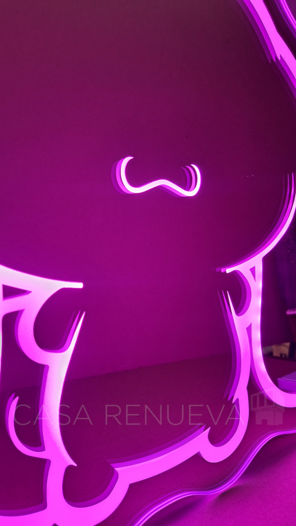 detalles del diseño del Espejo de Cinnamoroll, con luz LED RGB y materiales de alta calidad.